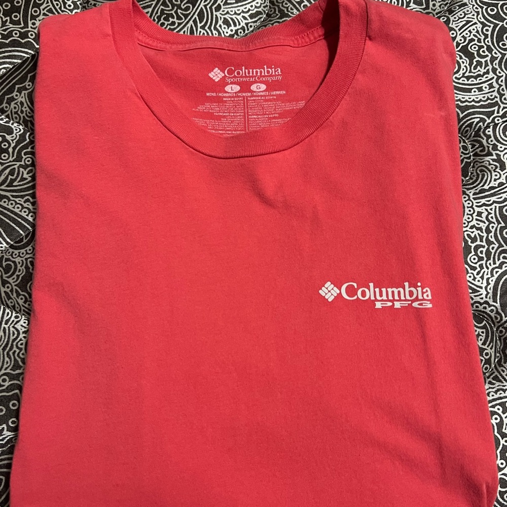 Men’s Columbia Short Sleeve T-Shirt. Size Large.